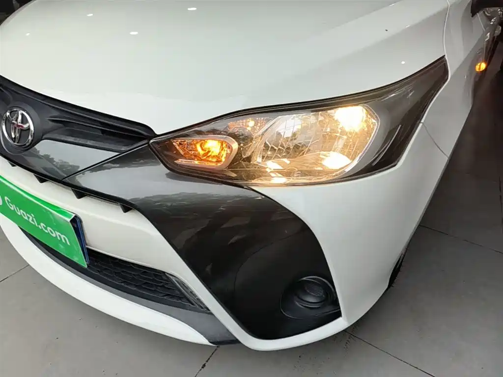 Toyota Yaris L 2017 — фото 24