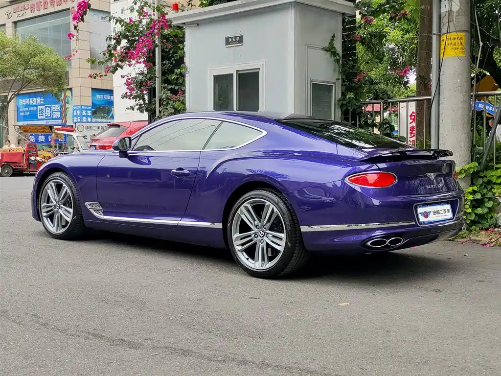 Bentley Continental 2024 — фото 4