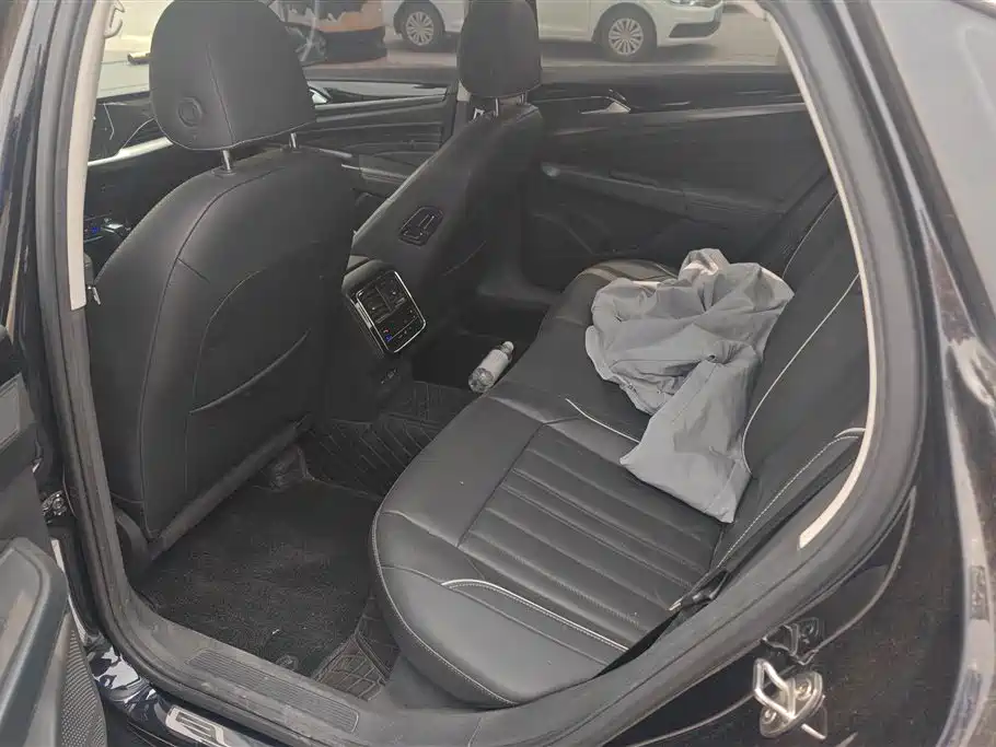 Volkswagen Passat 2023 — фото 11