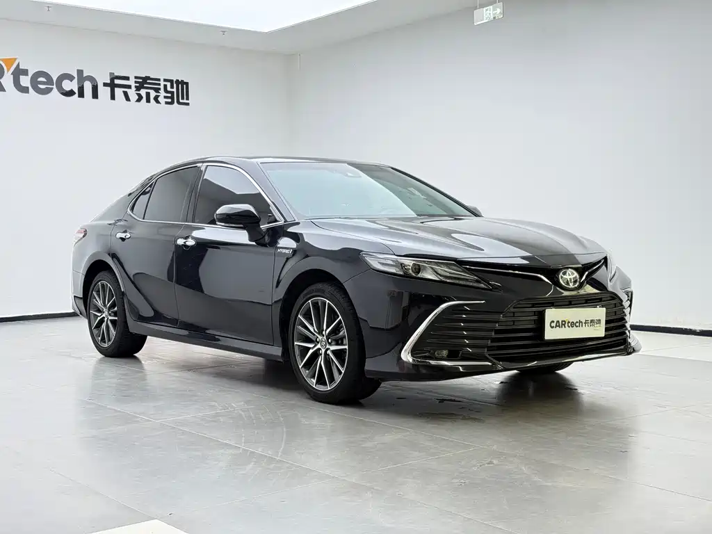 Toyota Camry 2023 — фото 7