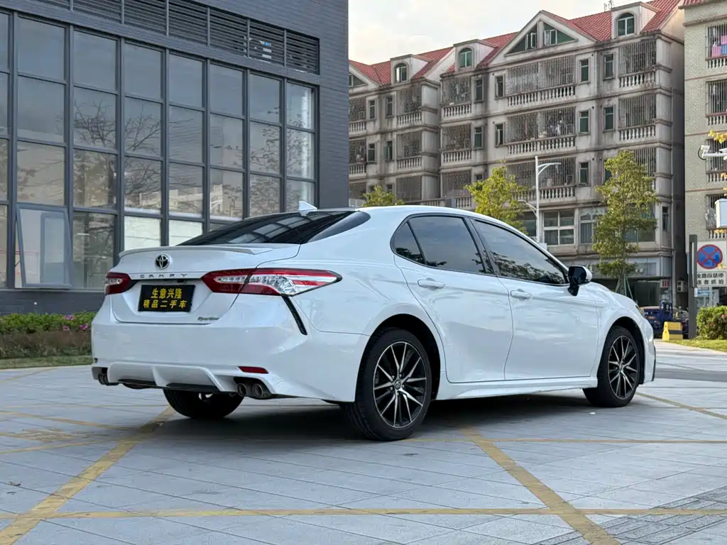 Toyota Camry 2021 — фото 23