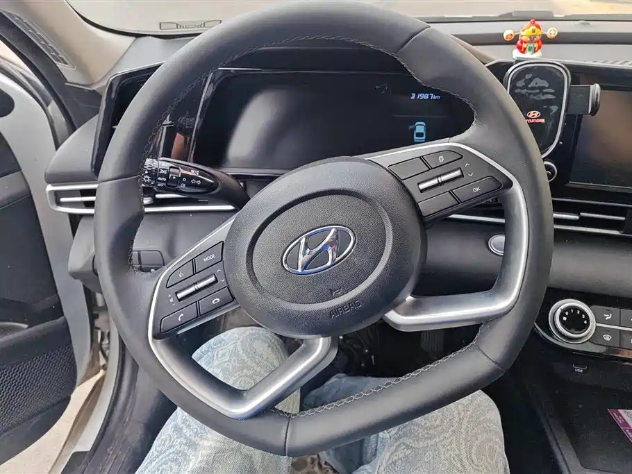 Hyundai Elantra 2023 — фото 15