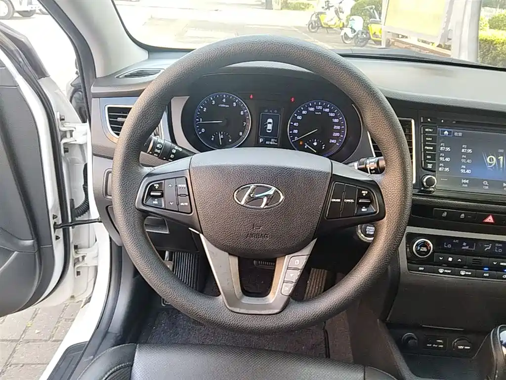 Hyundai Mistra 2015 — фото 11