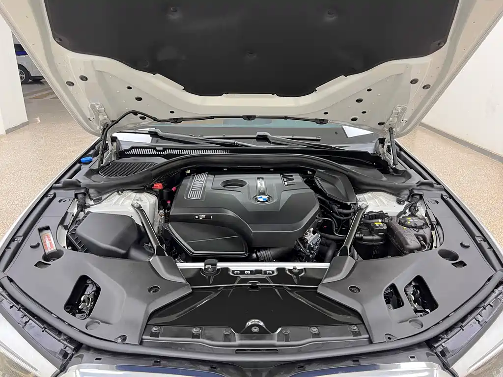 BMW 5 Series 2018 — фото 32