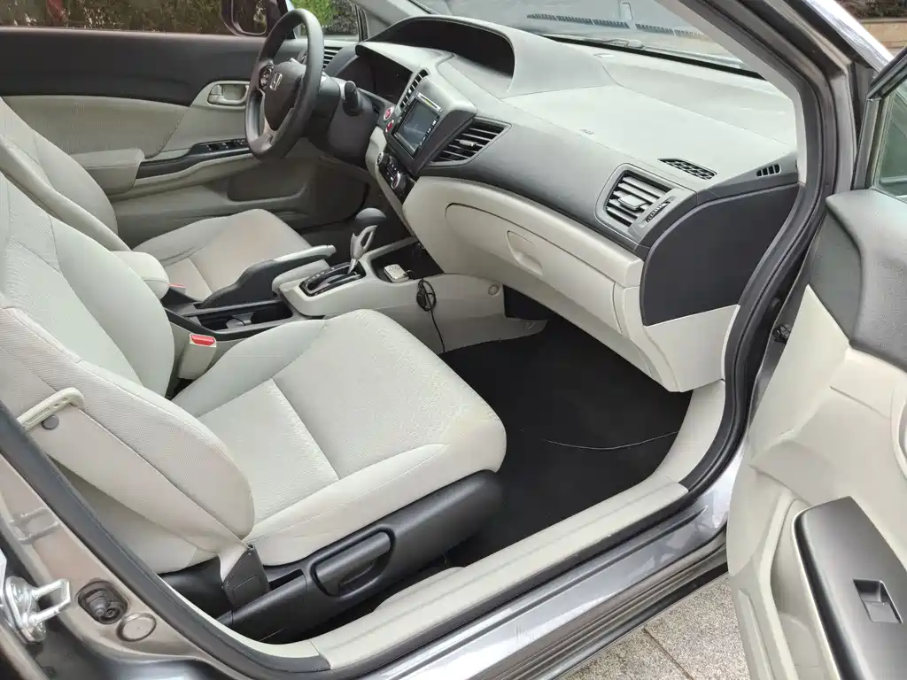 Honda Civic 2014 — фото 11