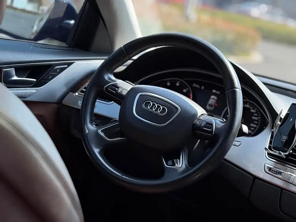 Audi A8 2015 — фото 15