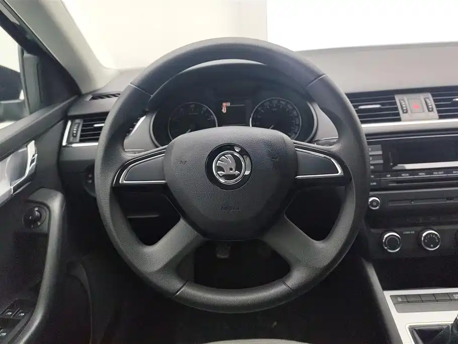 Skoda Octavia 2015 — фото 15