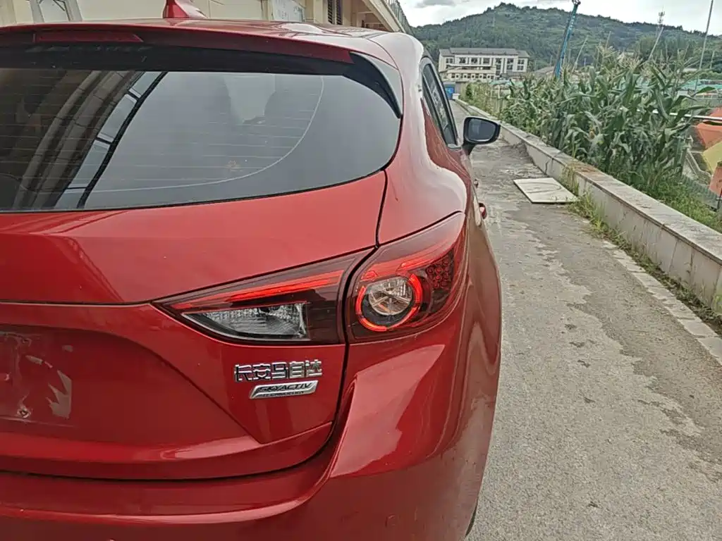 Mazda 3 Axela 2018 — фото 8