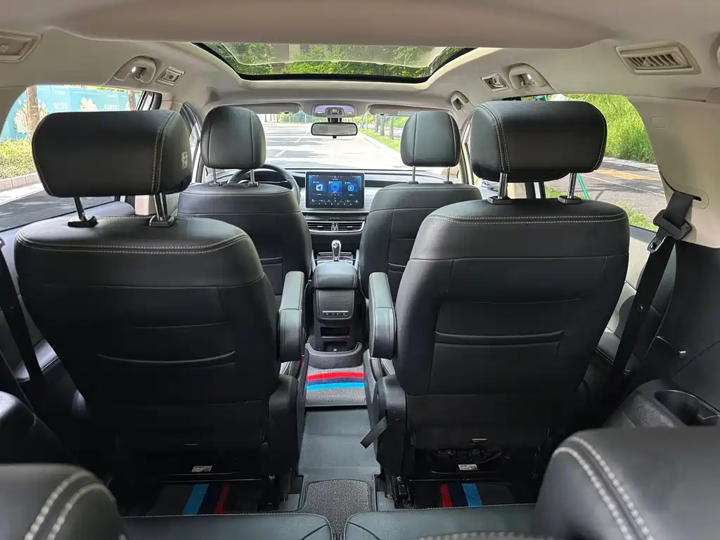 BYD MAX New Energy 2020 — фото 10