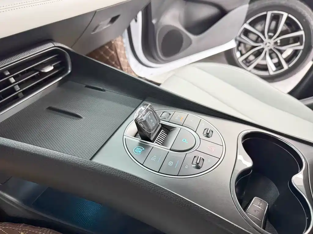 BYD Seal 05 DM-i 2025 — фото 13