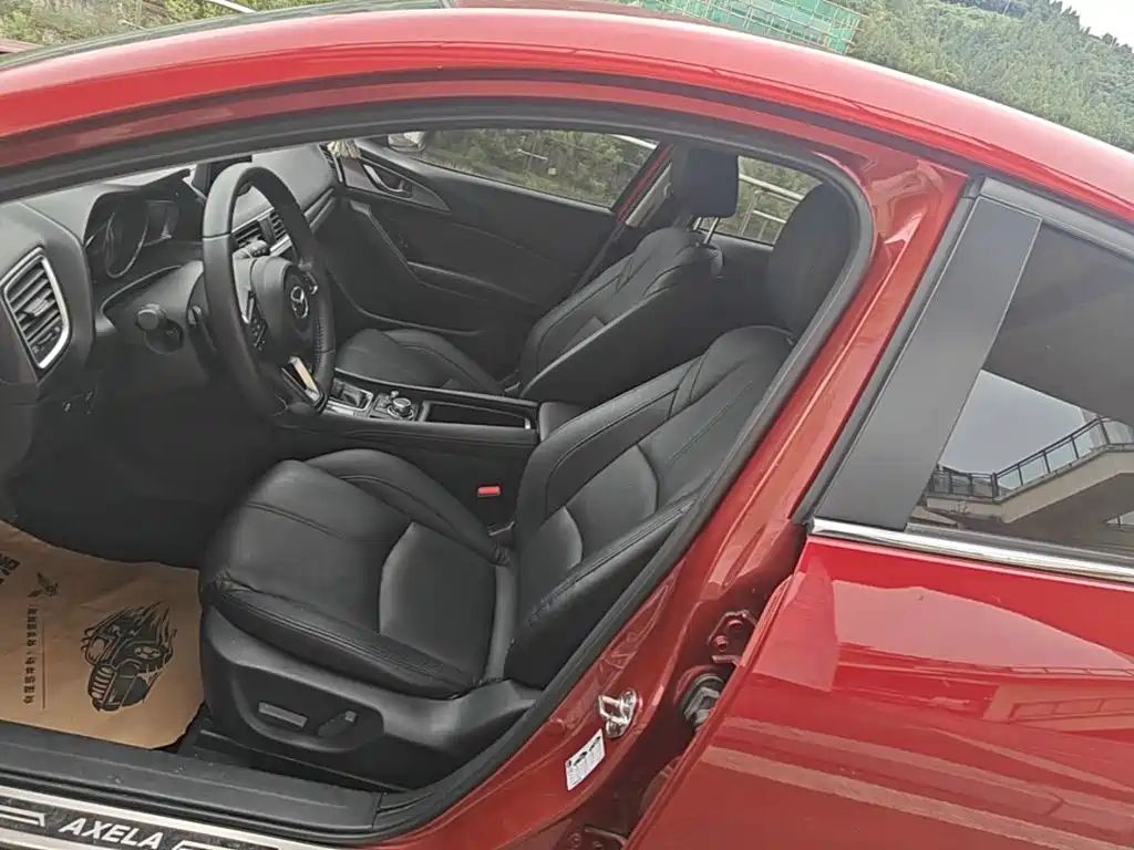 Mazda 3 Axela 2018 — фото 15