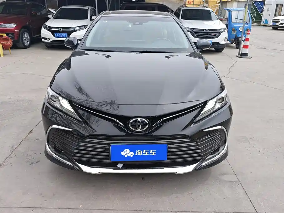 Toyota Camry 2023 — фото 2