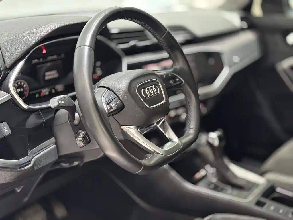 Audi Q3 2023 — фото 11