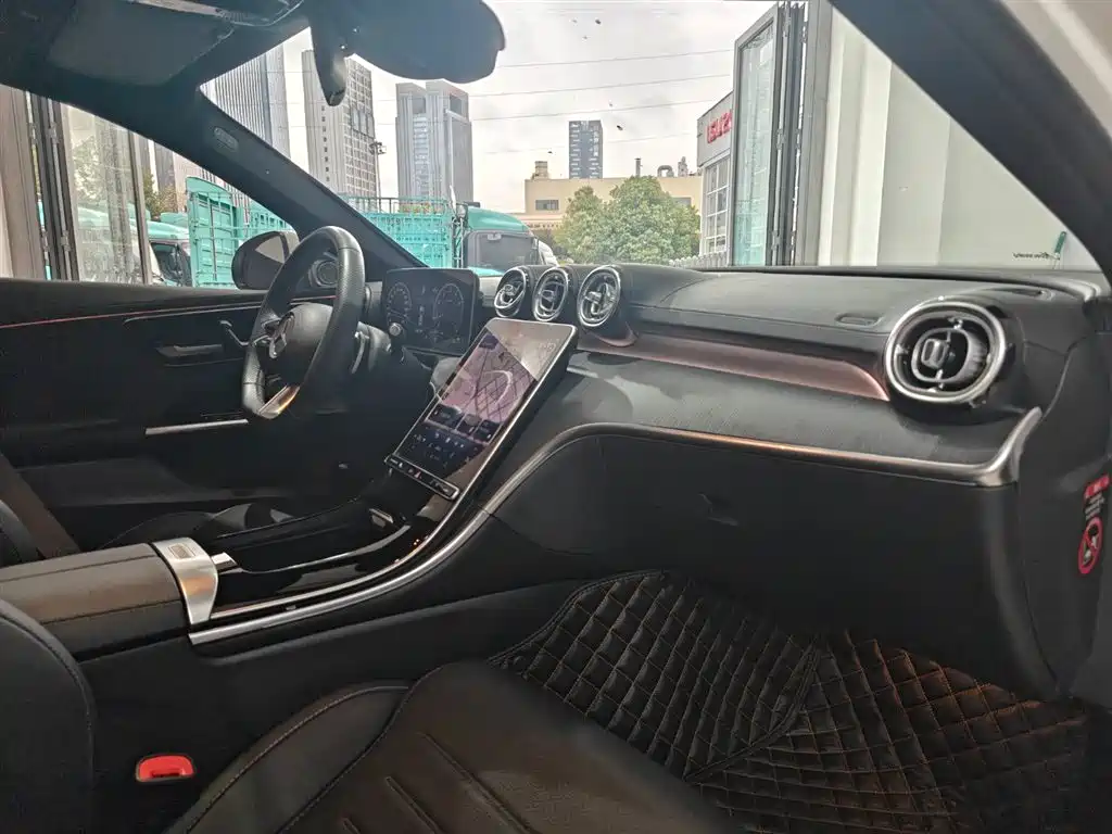 Mercedes-Benz C-Class 2023 — фото 12