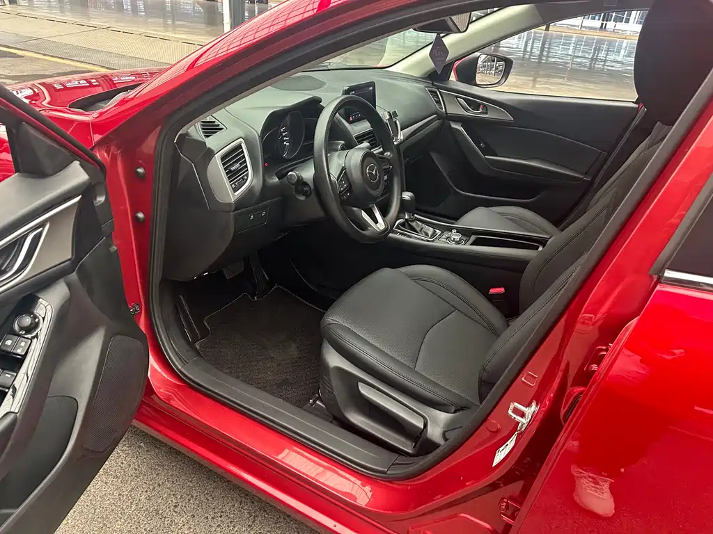 Mazda 3 Axela 2018 — фото 14