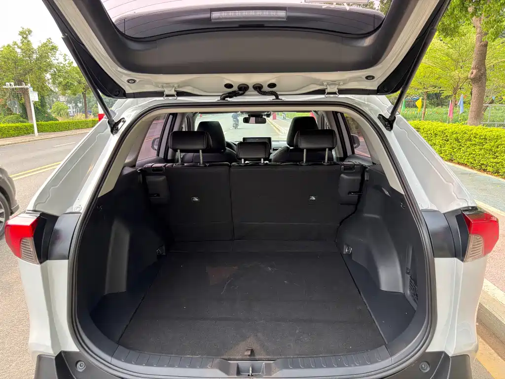 Toyota RAV4 2020 — фото 12