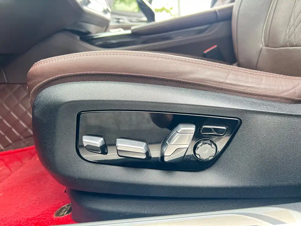 BMW 7 Series 2018 — фото 30