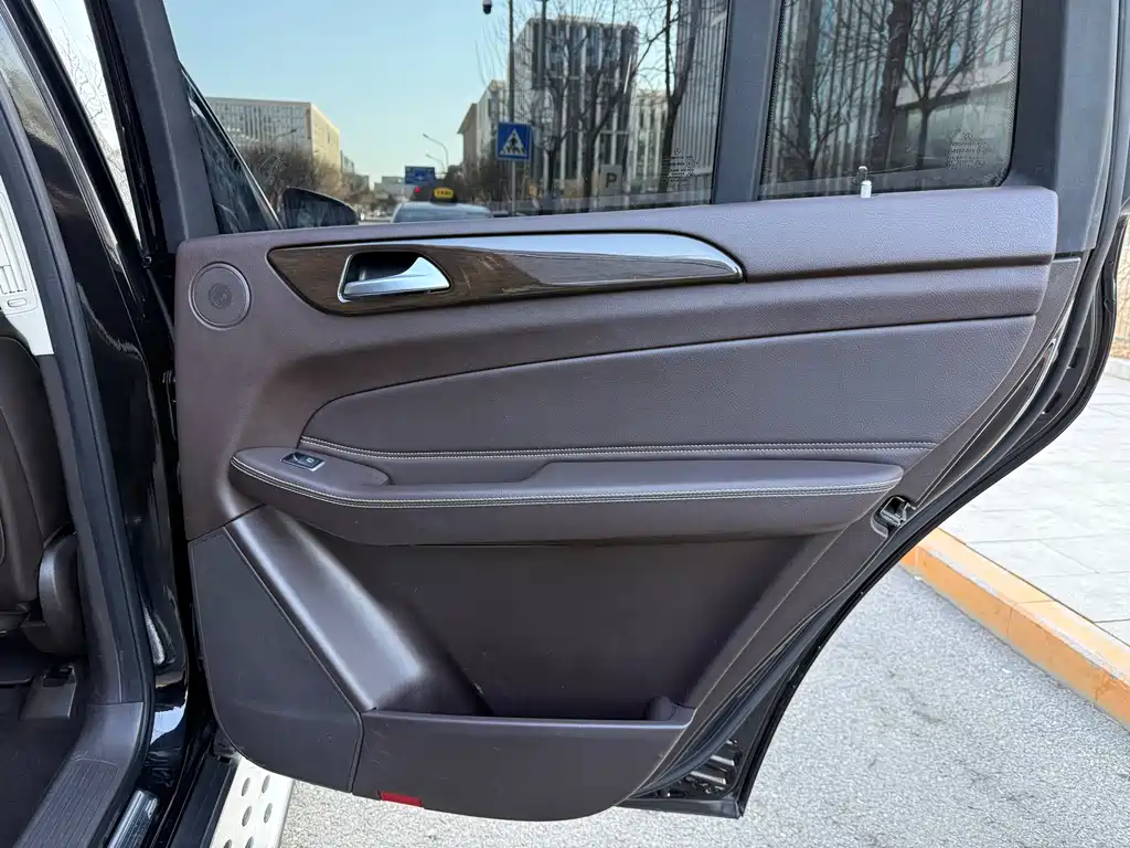 Mercedes-Benz GLS 2018 — фото 14