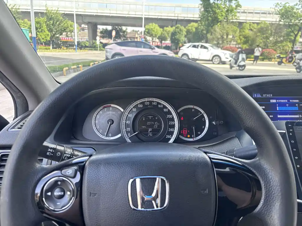 Honda Accord 2018 — фото 14
