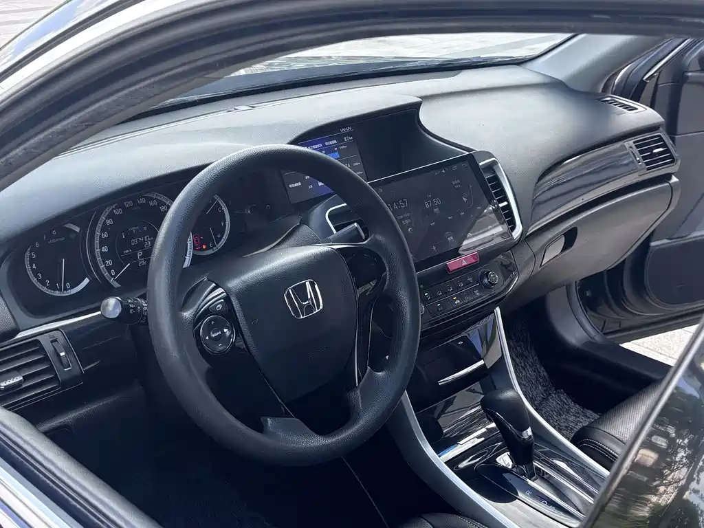 Honda Accord 2018 — фото 15