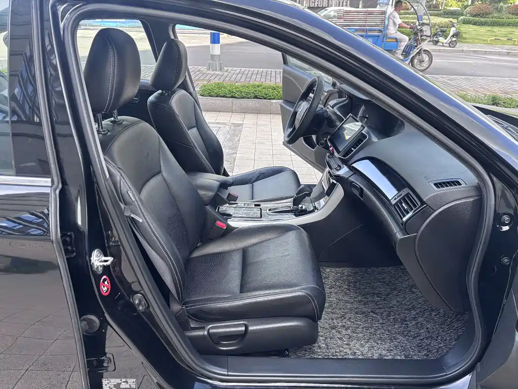 Honda Accord 2018 — фото 24