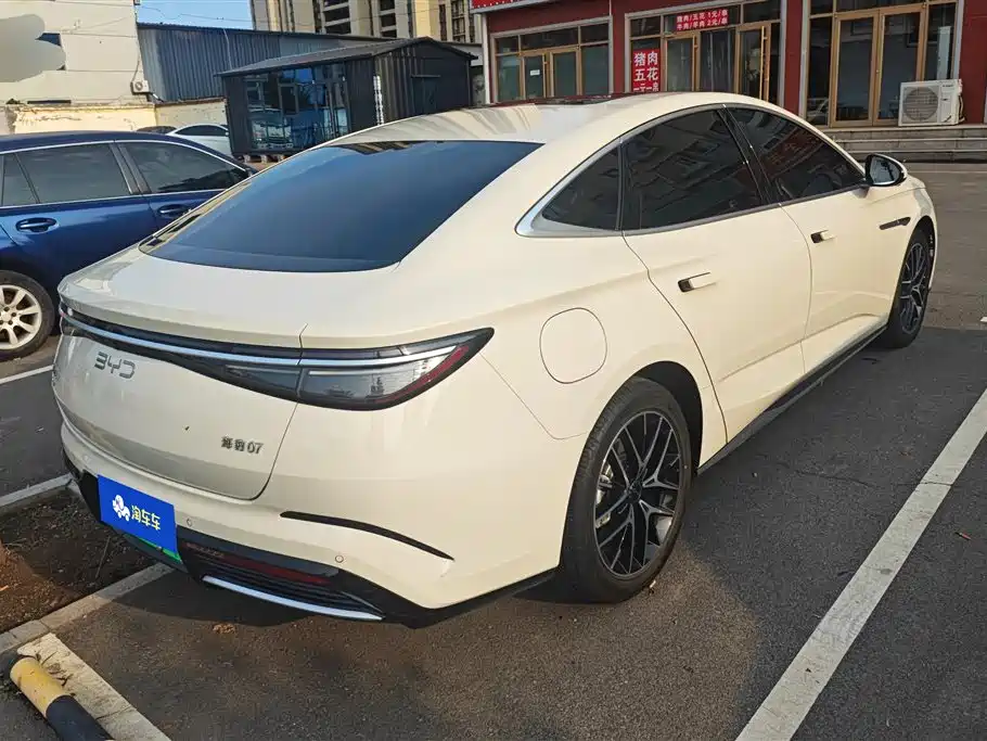 BYD Seal 07 DM-i 2025 — фото 3