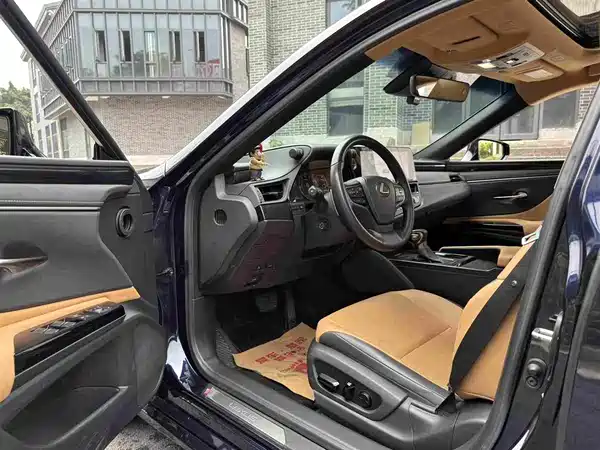 Lexus ES 2022