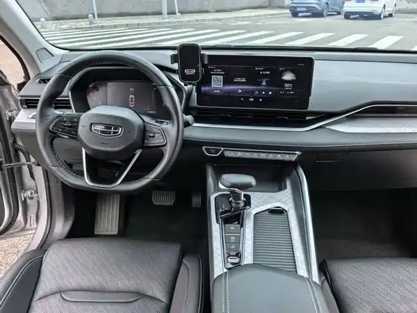 Geely Xingrui 2022