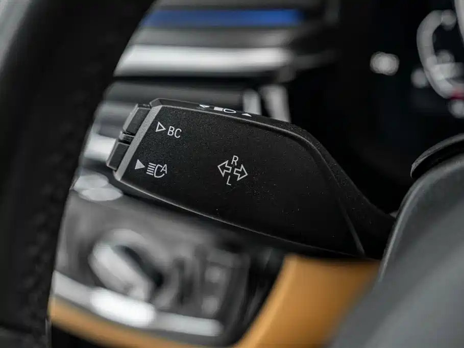 BMW 5 Series 2021 — фото 11