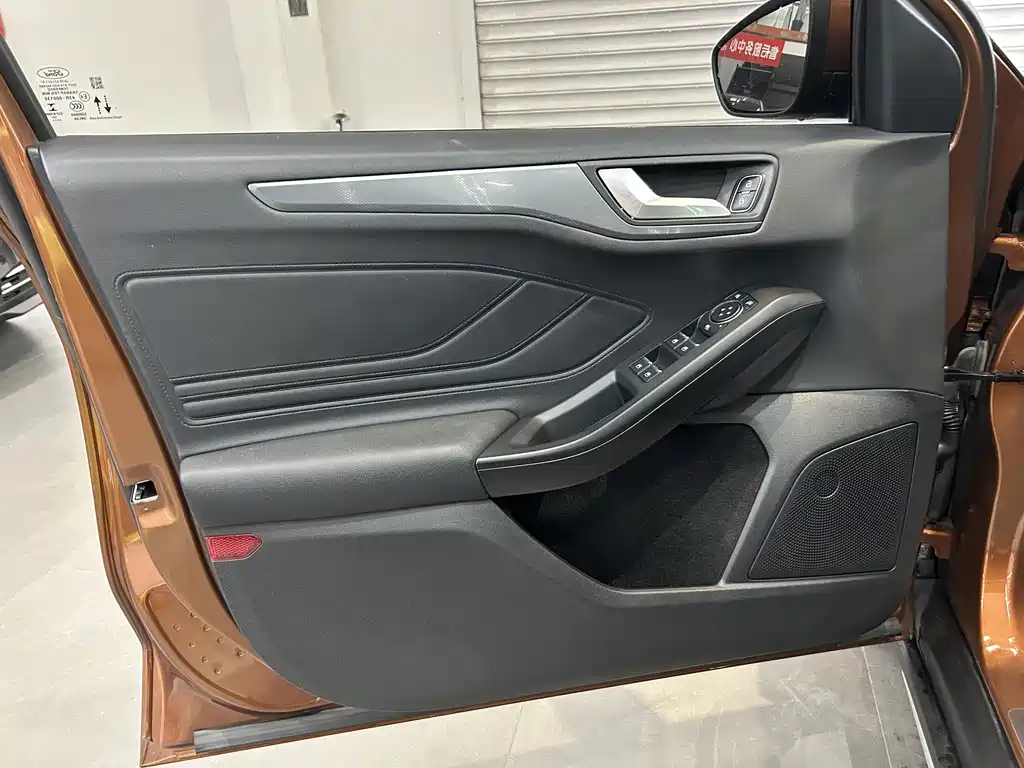 Ford Focus Active 2020 — фото 13