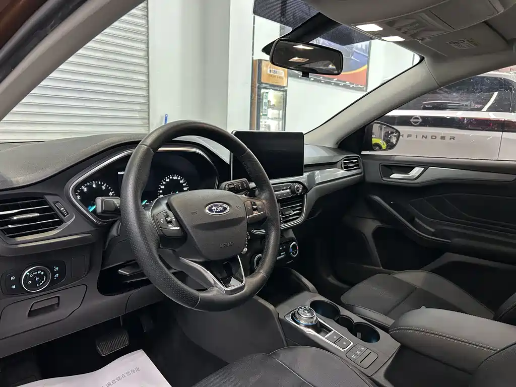 Ford Focus Active 2020 — фото 12