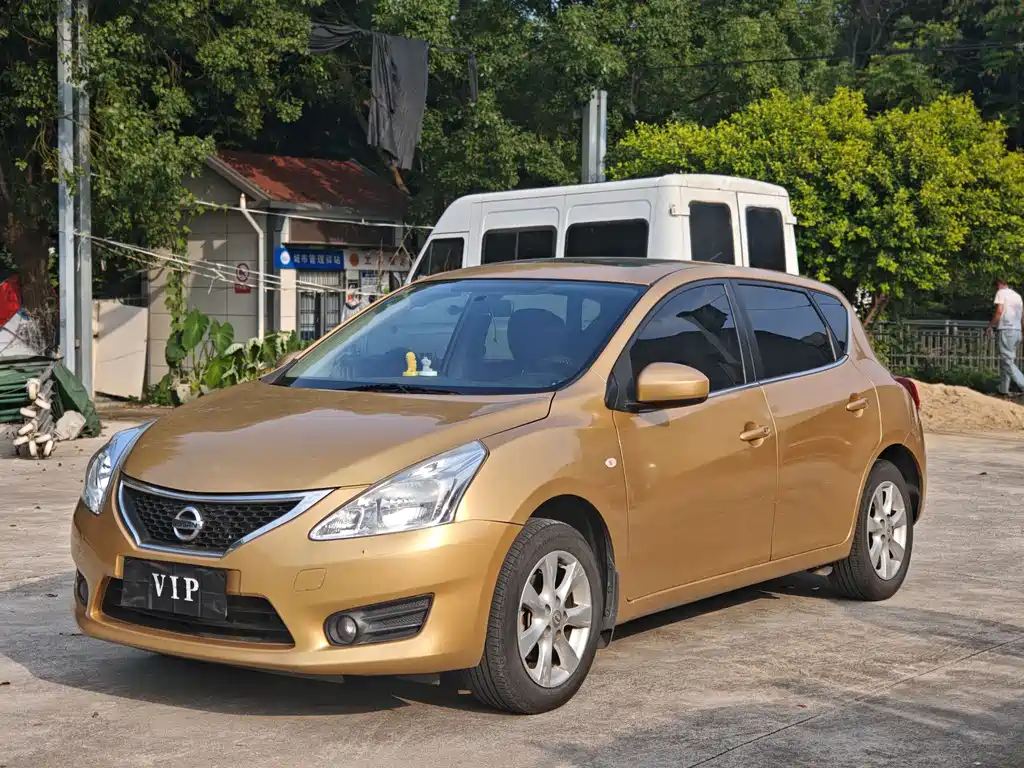 Nissan Tiida 2014