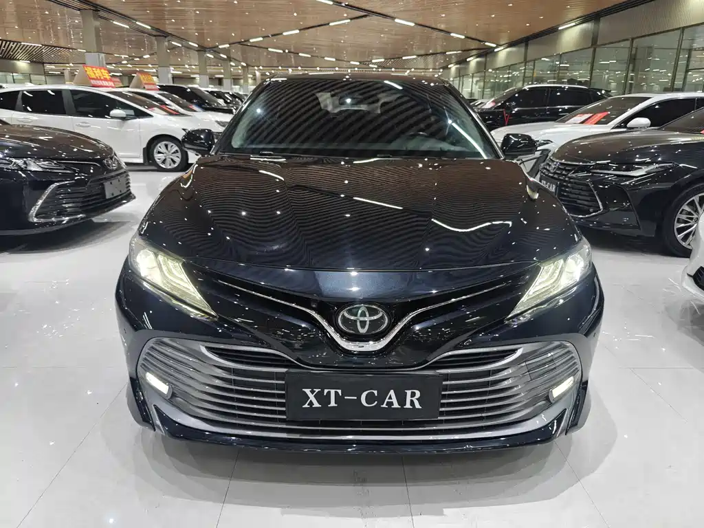 Toyota Camry 2018 — фото 2