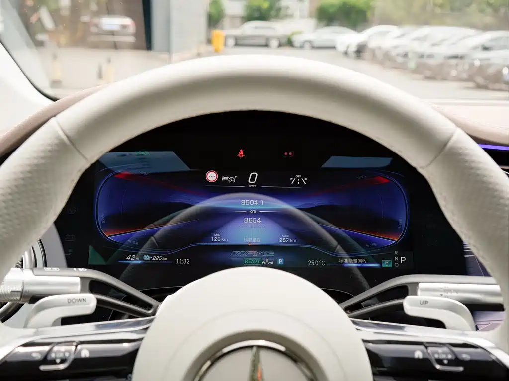 Mercedes-Benz EQS AMG 2024 — фото 9