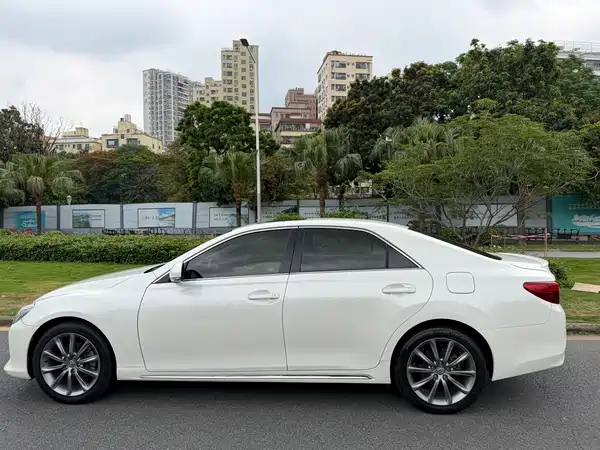 Toyota Reiz 2016
