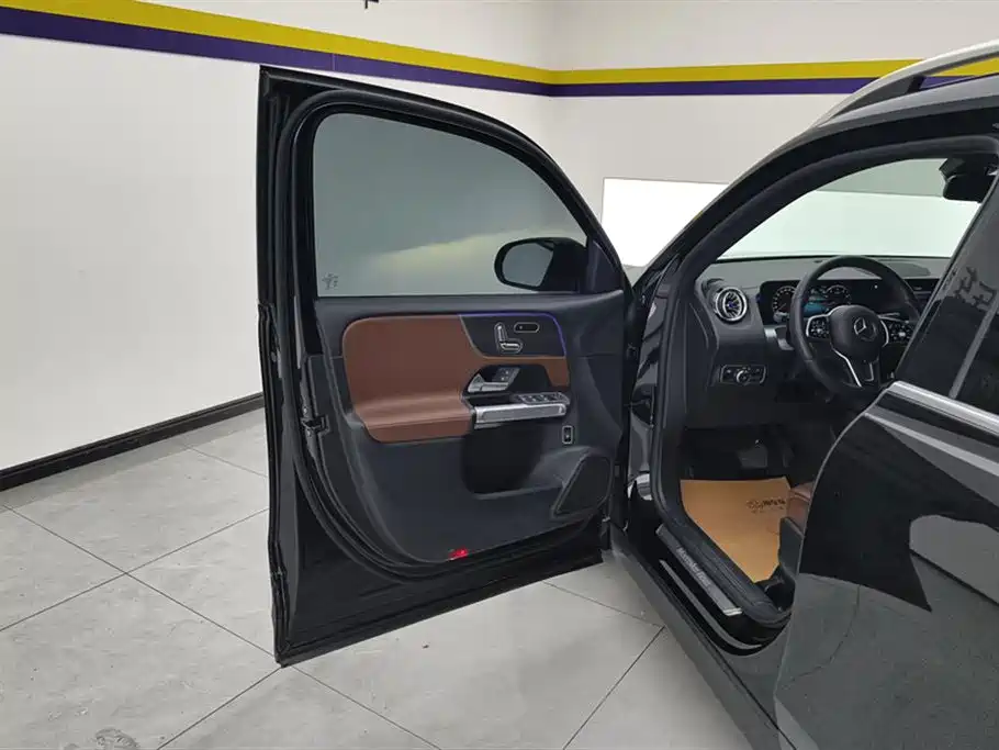 Mercedes-Benz GLB 2023