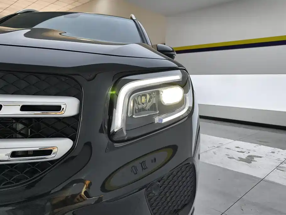 Mercedes-Benz GLB 2023