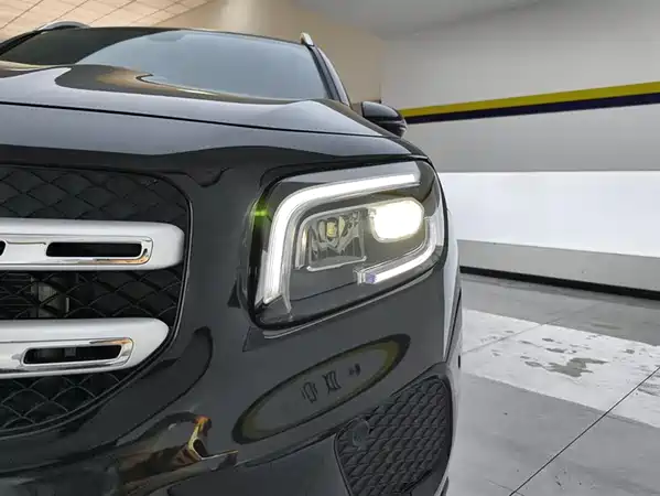 Mercedes-Benz GLB 2023