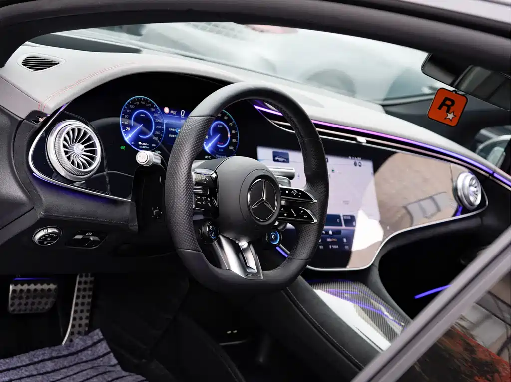 Mercedes-Benz EQS AMG 2024 — фото 9
