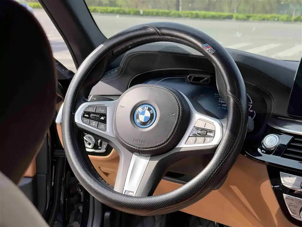 BMW 5 Series New Energy 2023 — фото 12