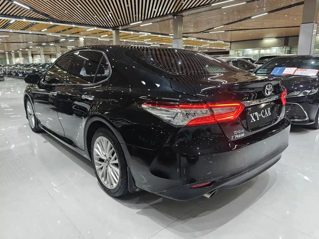 Toyota Camry 2018 — фото 14