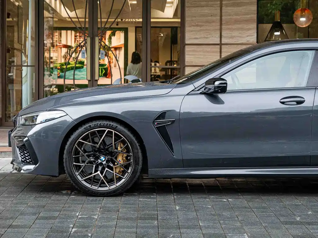 BMW M8 2021