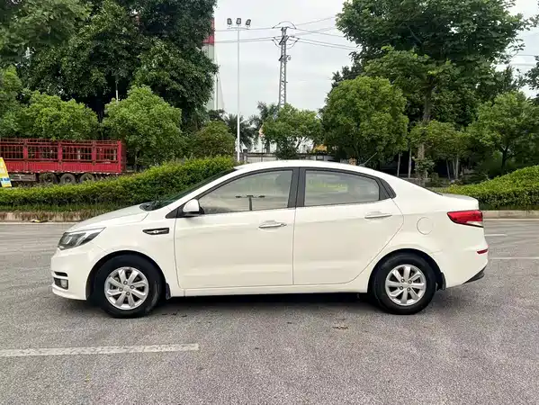 Kia K2 2015
