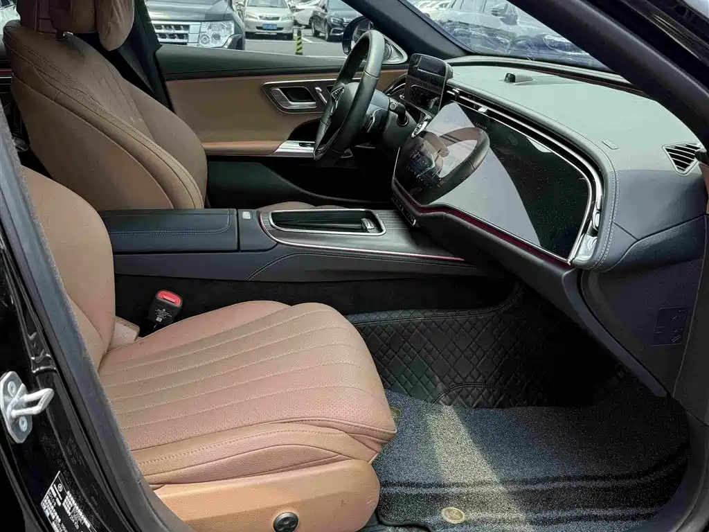 Mercedes-Benz E-Class 2025 — фото 12