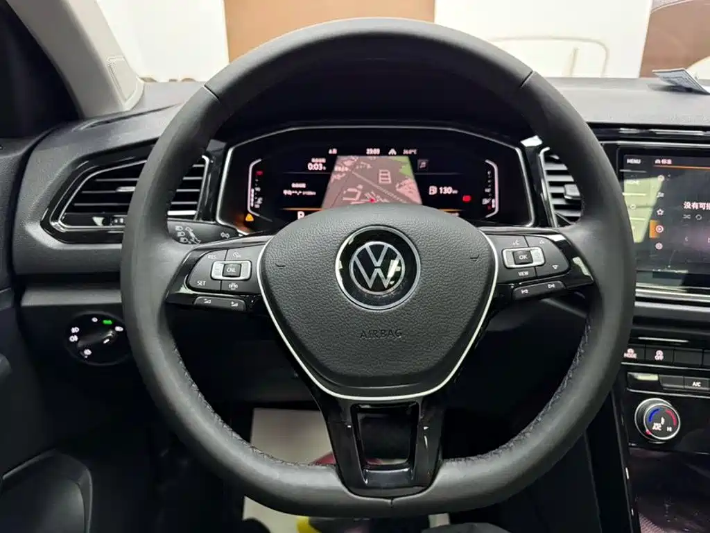 Volkswagen T-Roc 2023 — фото 11
