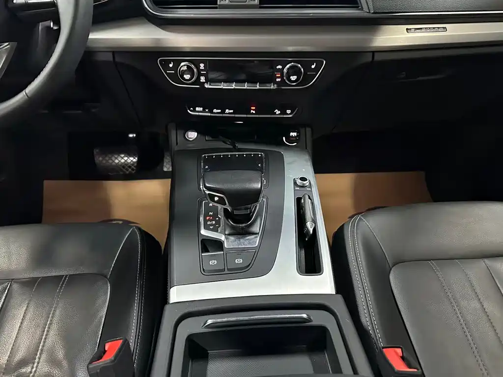 Audi Q5L 2020 — фото 12