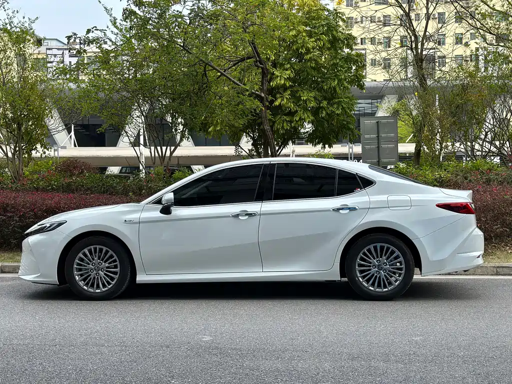 Toyota Camry 2025 — фото 5