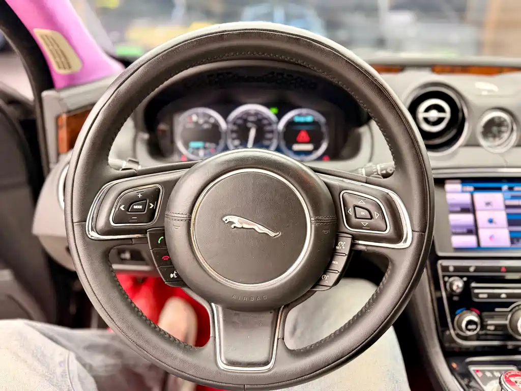 Jaguar XJ 2014 — фото 18