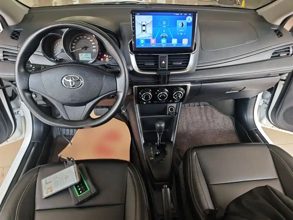 Toyota Yaris L 2020 — фото 10