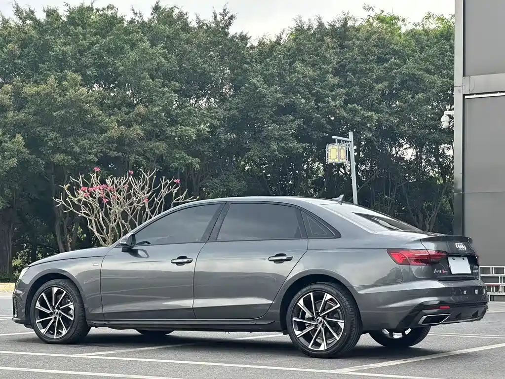 Audi A4L 2023 — фото 16